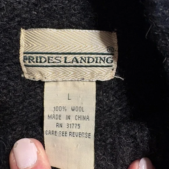 Beautiful 100% Wool Pullover Sweater! Warm and cozy for these cold days. - Picture 5 of 5